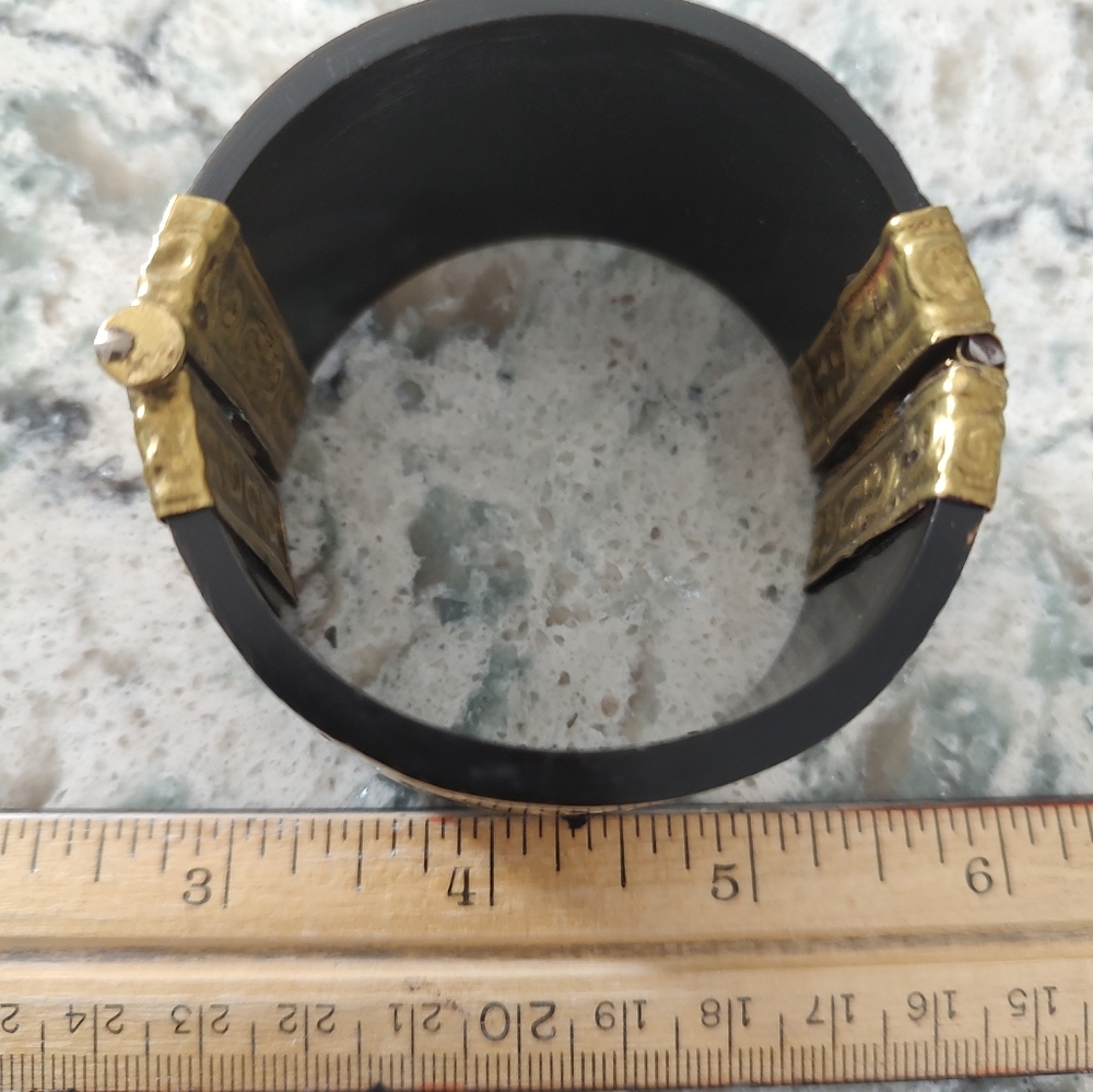 Unique Elephant Design Bracelet - Picture 3 of 3